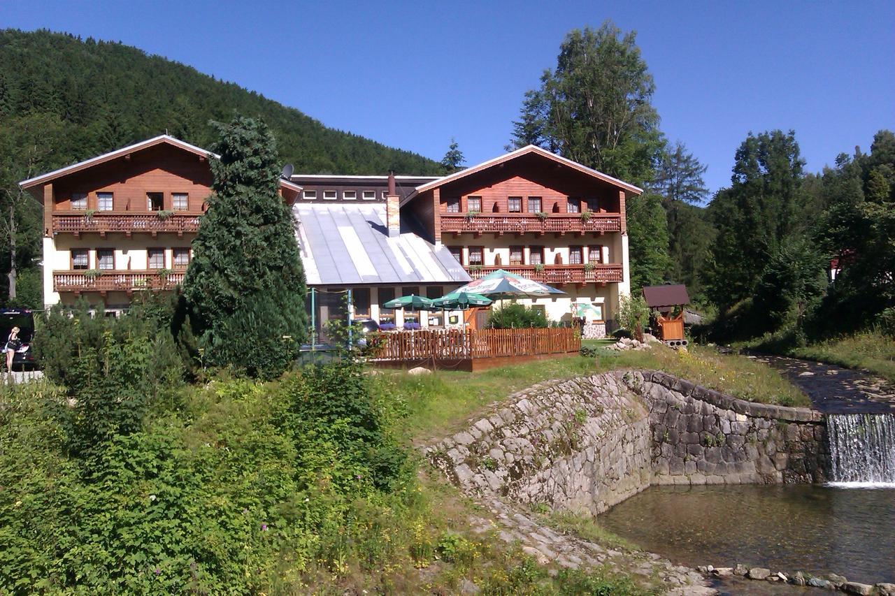 Rodinny "Hotel U Mustku" Desná Exterior foto