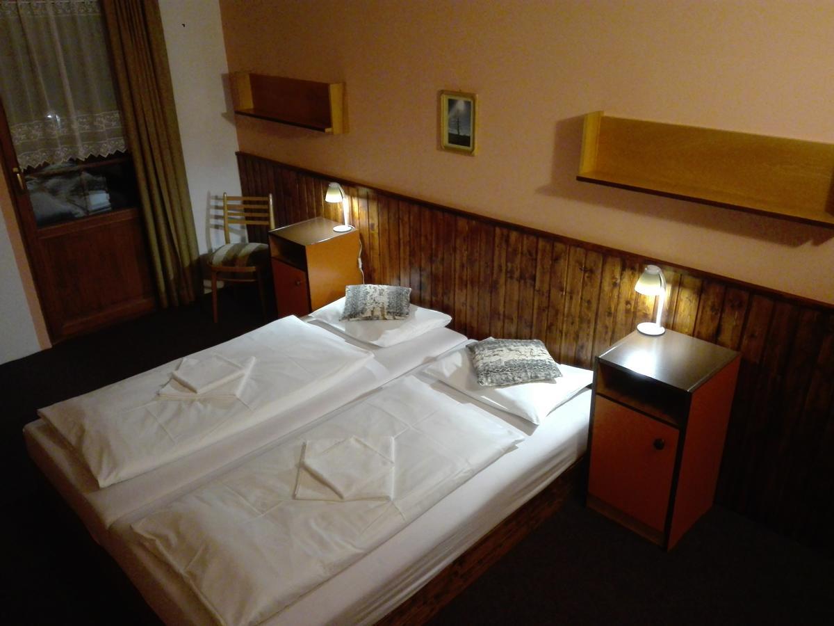 Rodinny "Hotel U Mustku" Desná Quarto foto